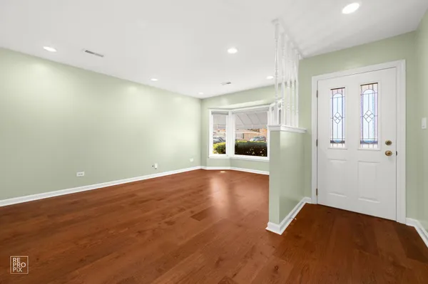 $375,000 | 4433 Madison Avenue, Brookfield, IL 60513