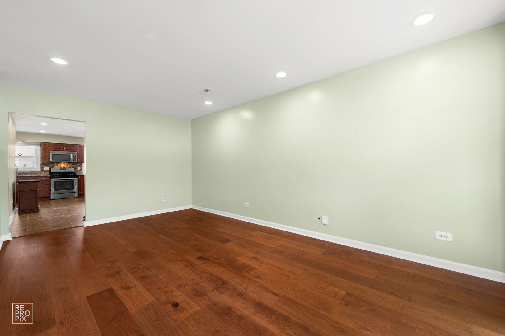 4433 Madison Avenue Brookfield, IL 60513 - Photo 4 of 16 an empty room with wooden floor and a window