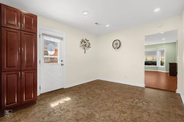 $375,000 | 4433 Madison Avenue, Brookfield, IL 60513