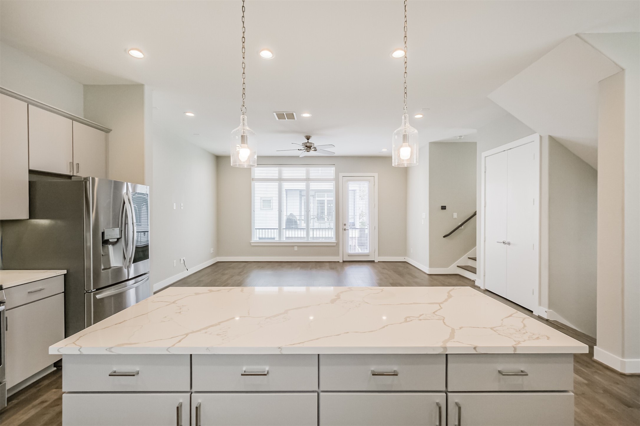 1305 Mayfair Clarkson Lane Houston, TX 77055 - Photo 15 of 34 Greta counter space for entertaining or prepping.
