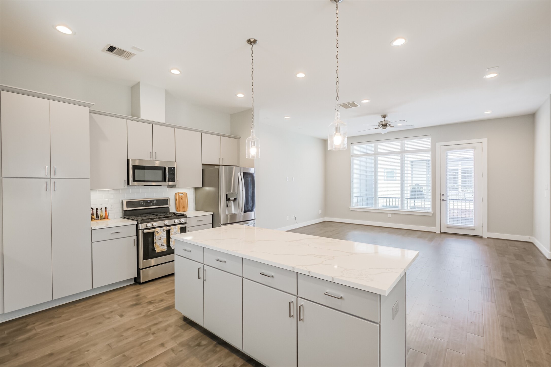 1305 Mayfair Clarkson Lane Houston, TX 77055 - Photo 19 of 34