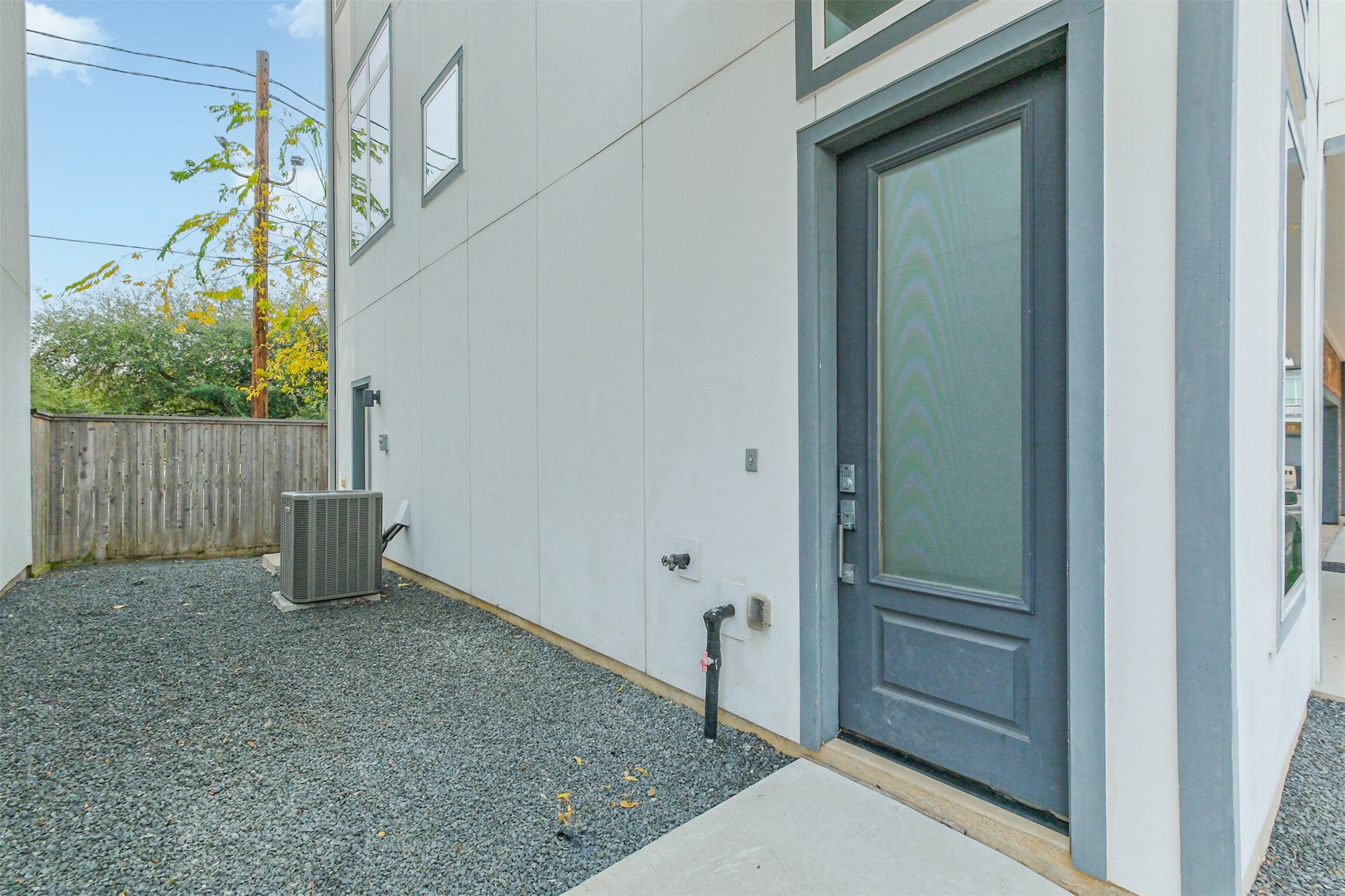 1305 Mayfair Clarkson Lane Houston, TX 77055 - Photo 2 of 34 Welcome...!