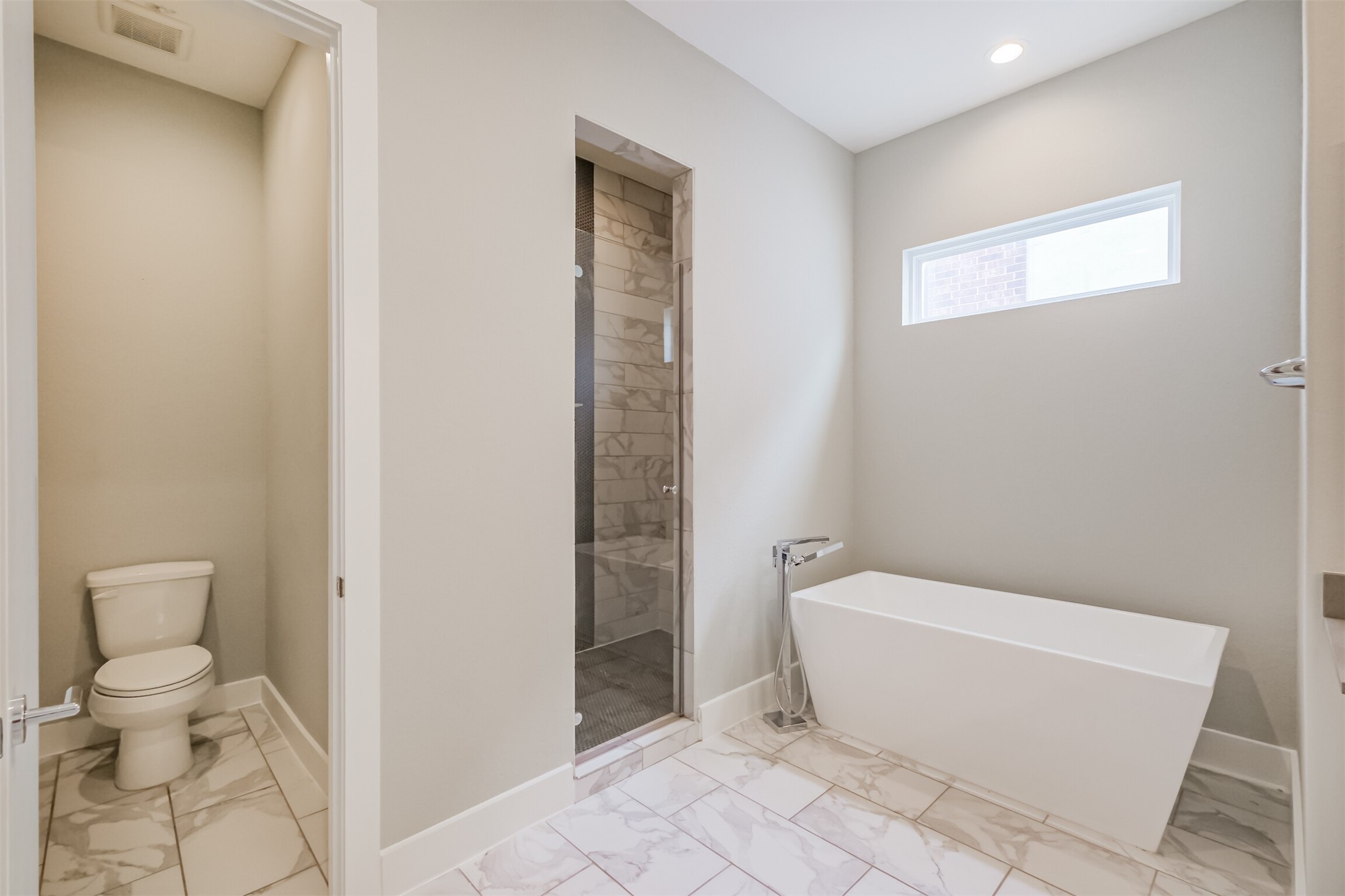 1305 Mayfair Clarkson Lane Houston, TX 77055 - Photo 25 of 34 The spacious primary bath features a relaxing soaking tub, and separate walk in shower.