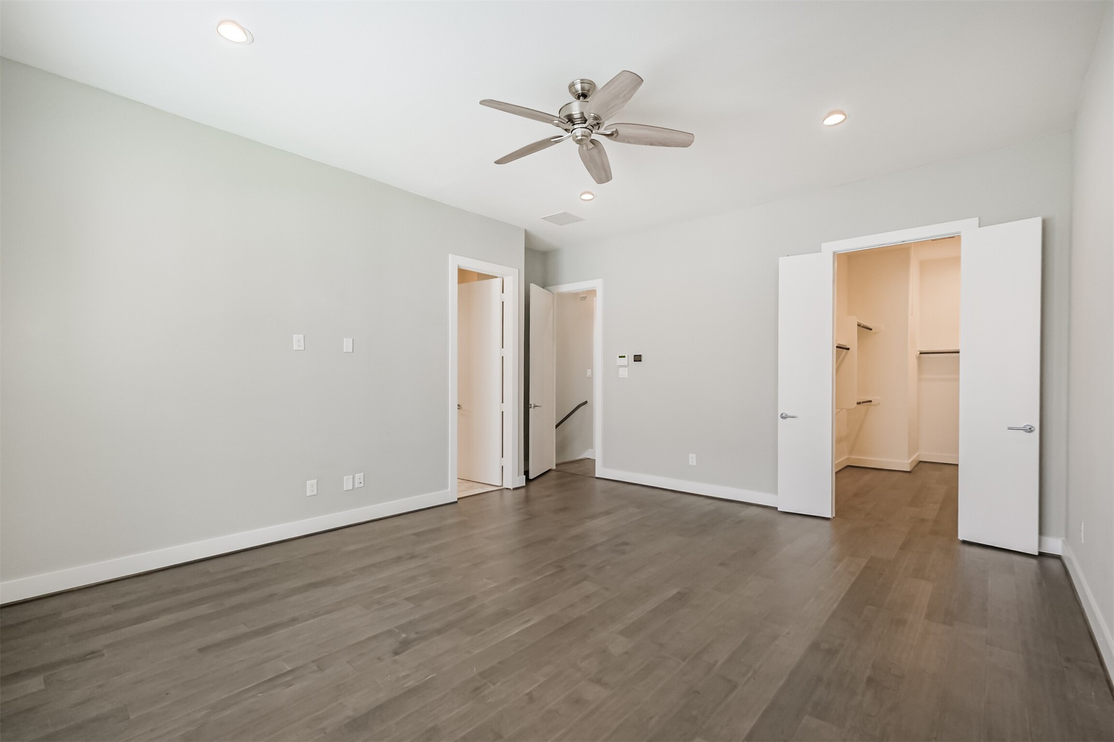 1305 Mayfair Clarkson Lane Houston, TX 77055 - Photo 30 of 34 Secondary bedroom located upstairs.