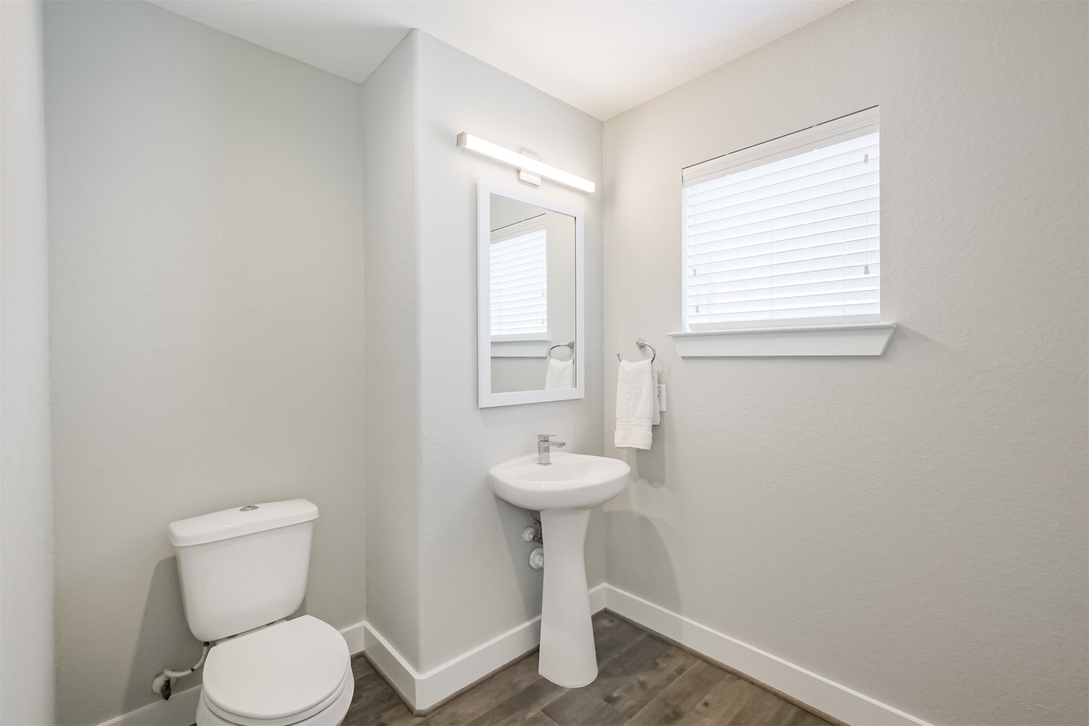 1305 Mayfair Clarkson Lane Houston, TX 77055 - Photo 33 of 34 The en-suite bathroom.