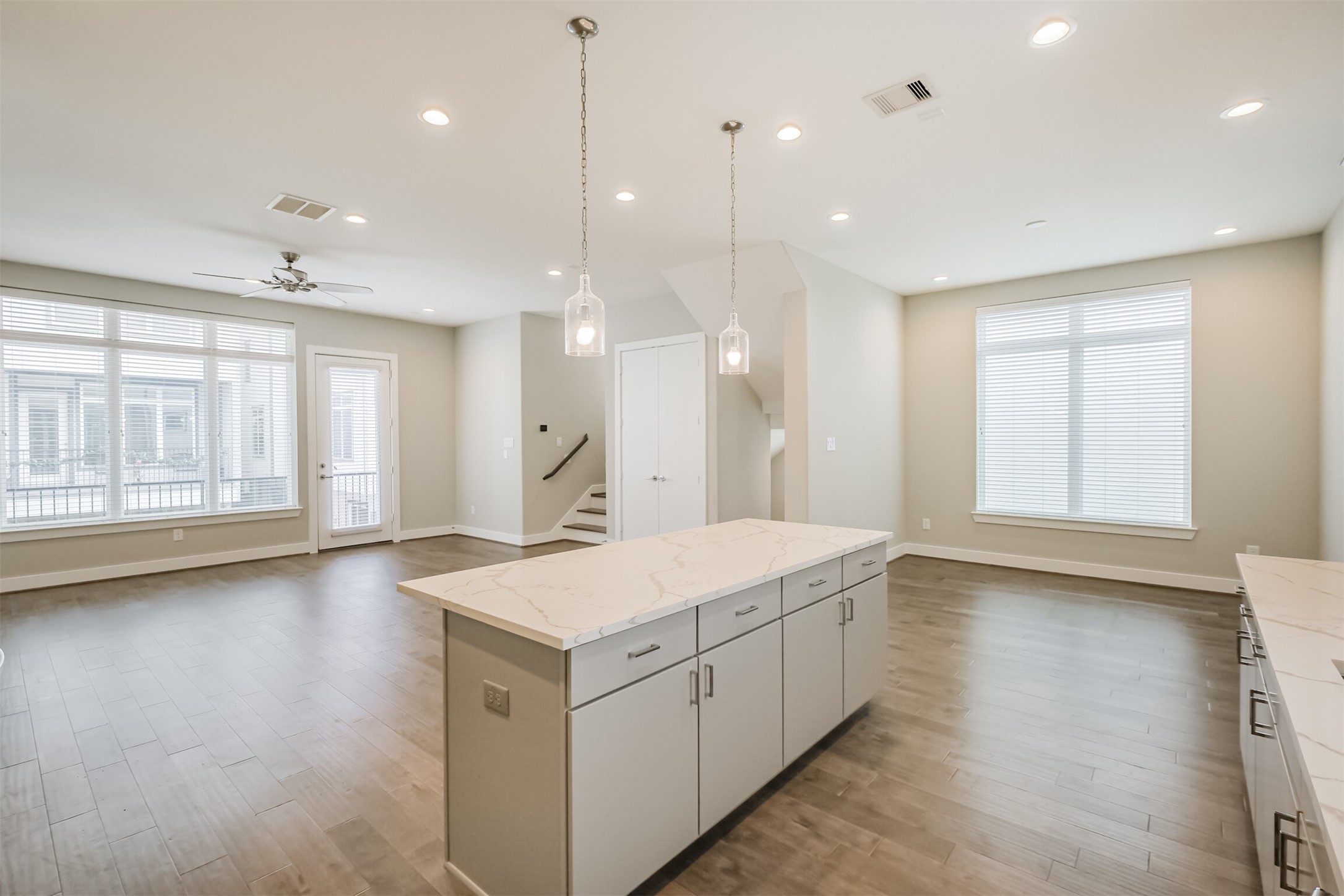 1305 Mayfair Clarkson Lane Houston, TX 77055 - Photo 10 of 34 The spacious living and kitchen combo receives an abundance of natural light.