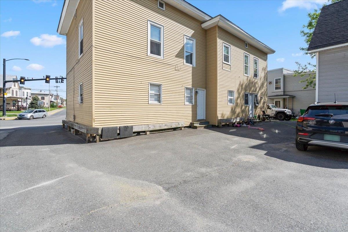 18 Maple Avenue Barre, VT 05641 - Photo 5 of 28