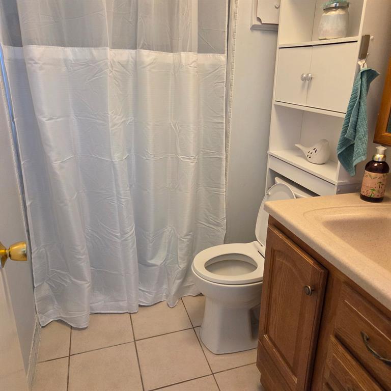 300 Southwest Golfview Terrace, Unit 135 Boynton Beach, FL 33426 - Photo 24 of 25 a bathroom with a sink toilet and shower