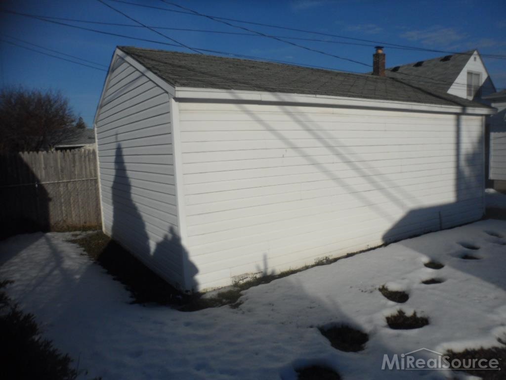 8304 Standard Street Center Line, MI 48015 - Photo 5 of 21
