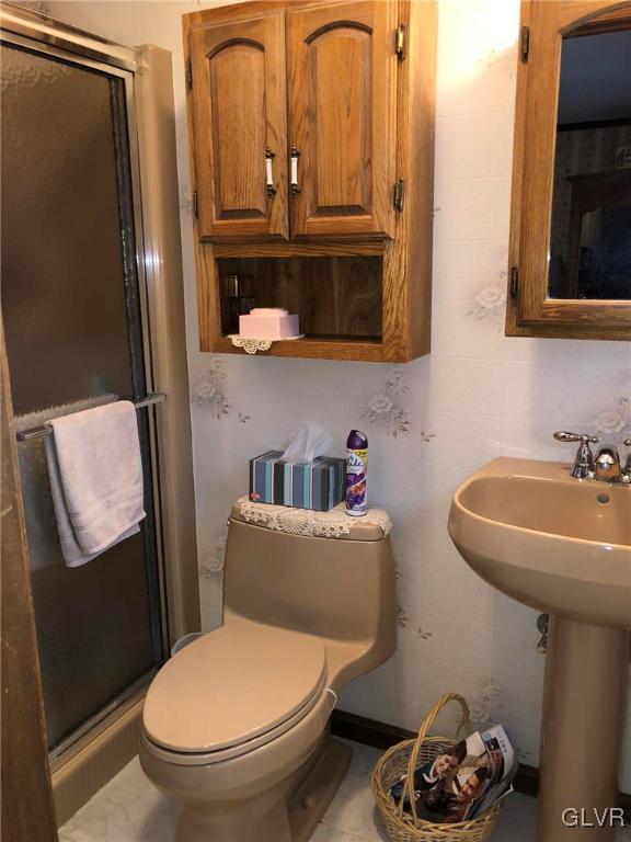 6744 Old Grange Road Slatington, PA 18080 - Photo 23 of 39 Master Bath