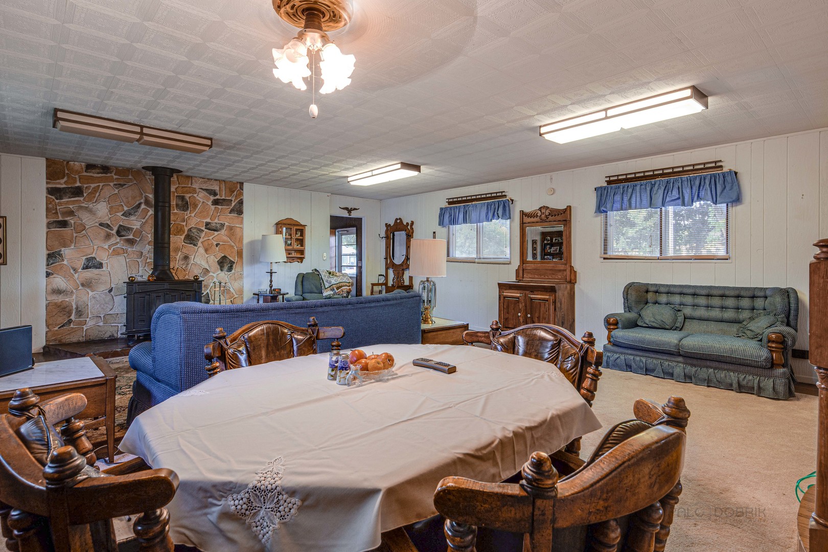 54 North Rohlwing Road Palatine, IL 60074 - Photo 7 of 24 a view of a dining room with furniture