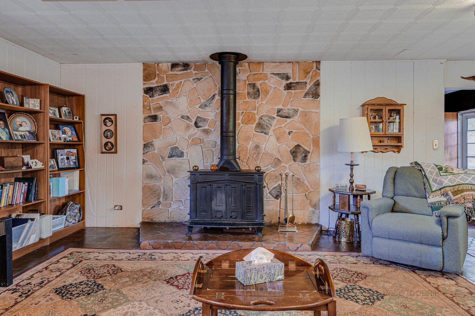 54 North Rohlwing Road Palatine, IL 60074 - Photo 8 of 24 a living room with furniture and a book shelf