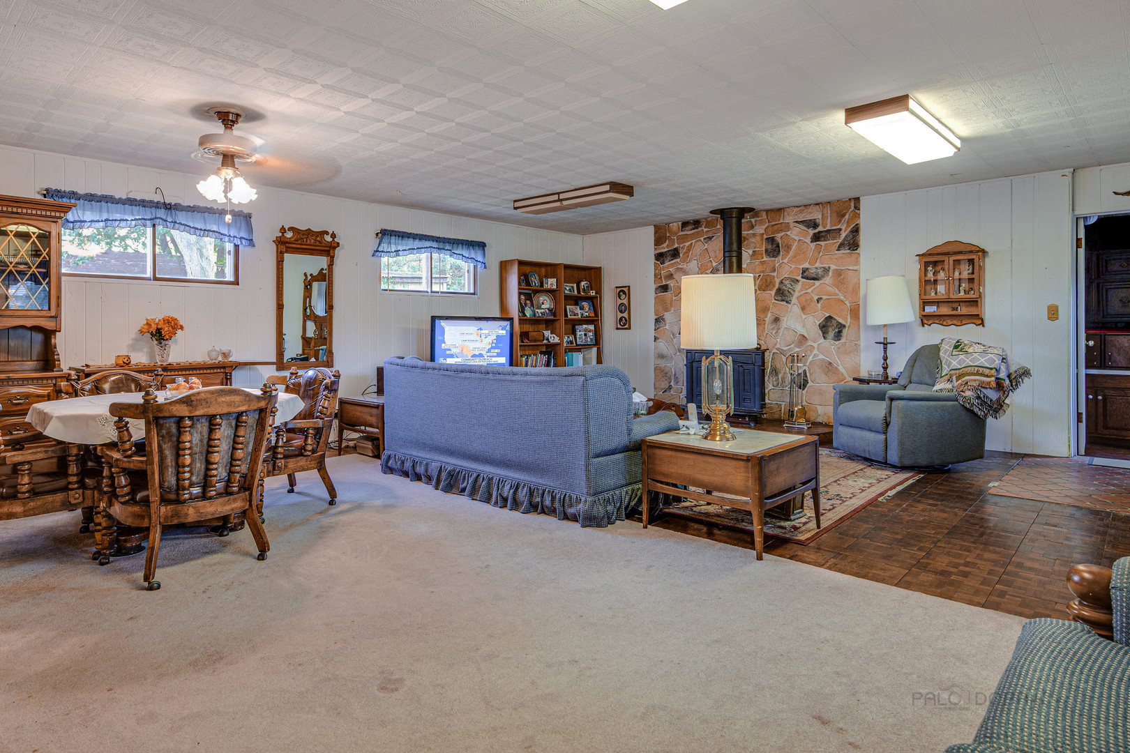 54 North Rohlwing Road Palatine, IL 60074 - Photo 9 of 24 a living room with furniture and a dining table