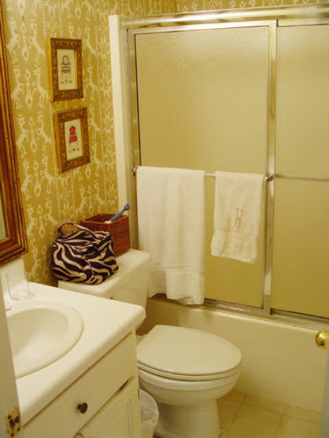 209 Fairhope Avenue Fairhope, AL 36532 - Photo 18 of 19 Hall bathroom