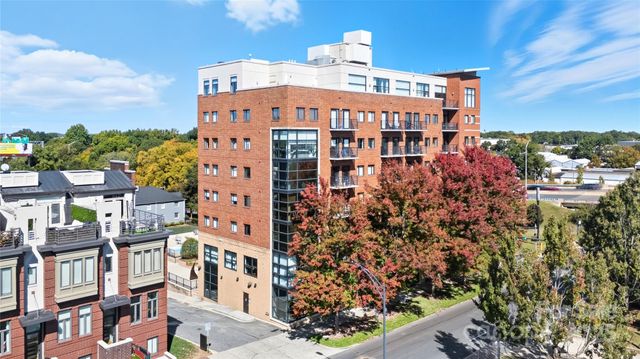 a view of building along with yard and seating