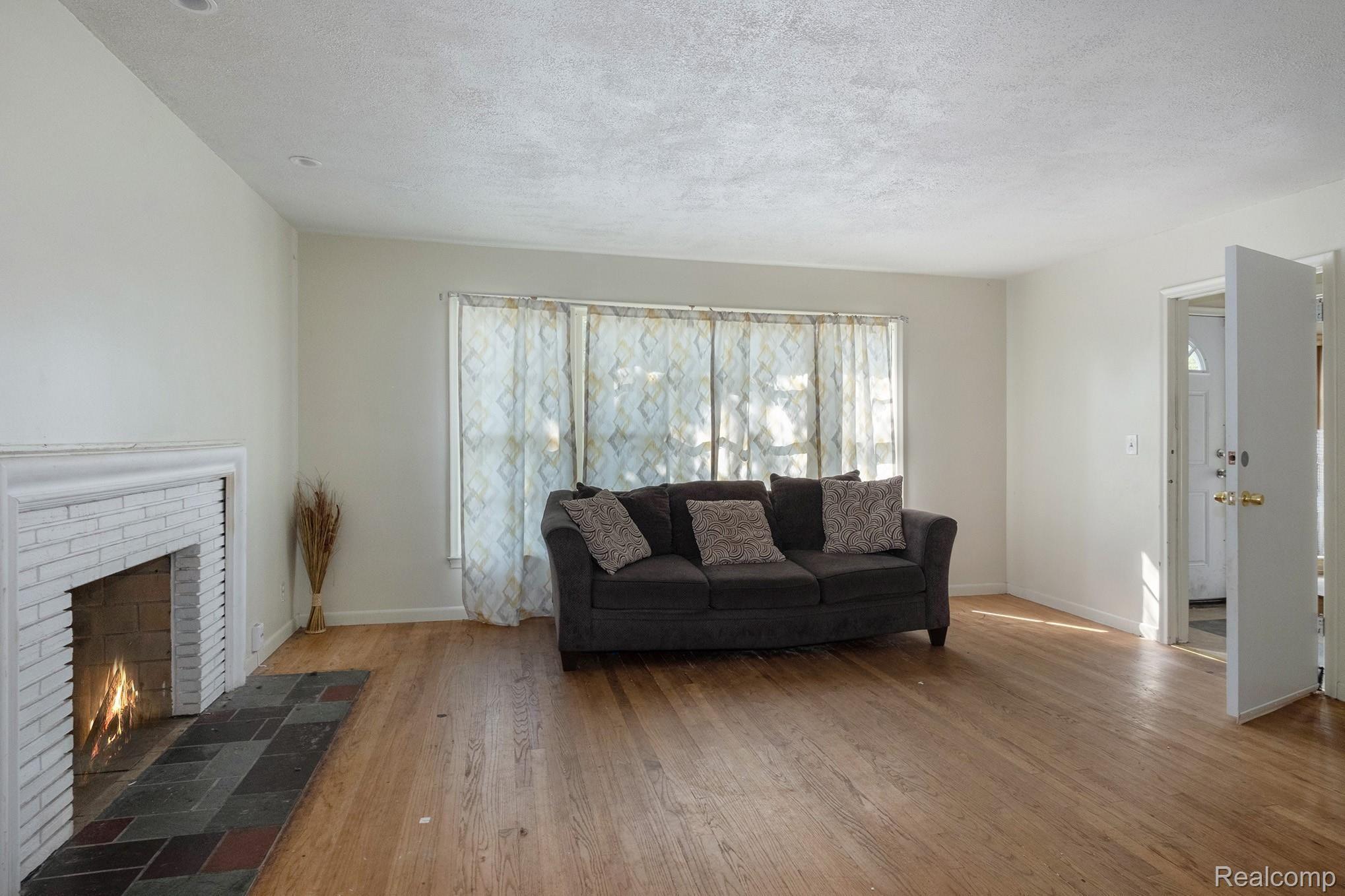 432 Alter Road Detroit, MI 48215 - Photo 8 of 19 Large airy famly room with sunlight streaming through upon the hardwood flooring