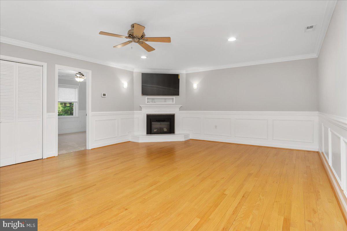 11920 Liberty Road, Unit 205A Frederick, MD 21701 - Photo 8 of 26 Living/dining room