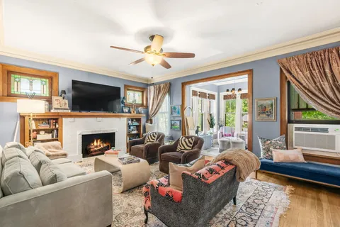 $450,000 | 5923 North Magnolia Avenue, Unit 3, Chicago, IL 60660