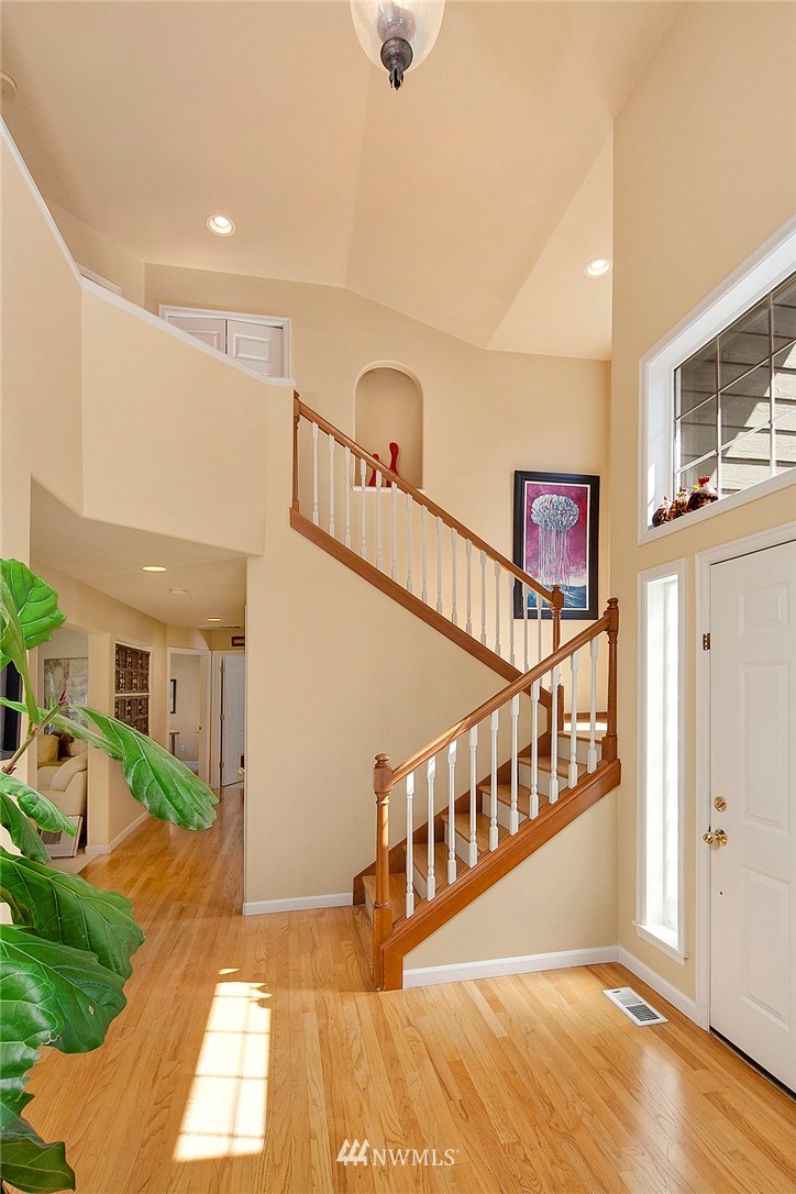 9418 Northeast 174th Place Bothell, WA 98011 - Photo 2 of 15 Gallery Image 2
