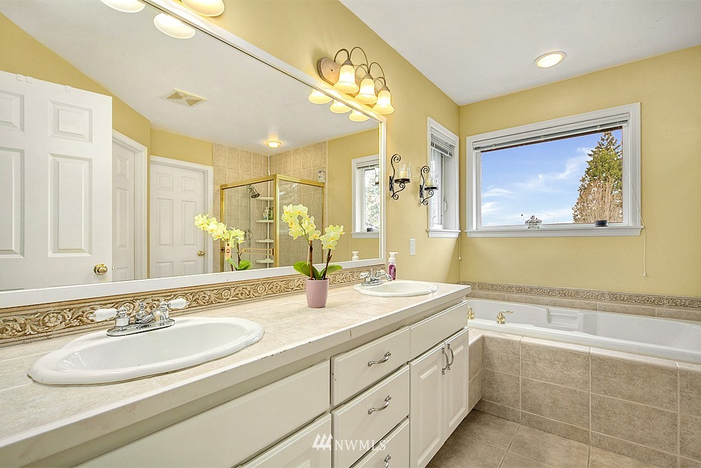 9418 Northeast 174th Place Bothell, WA 98011 - Photo 11 of 15 Gallery Image 11