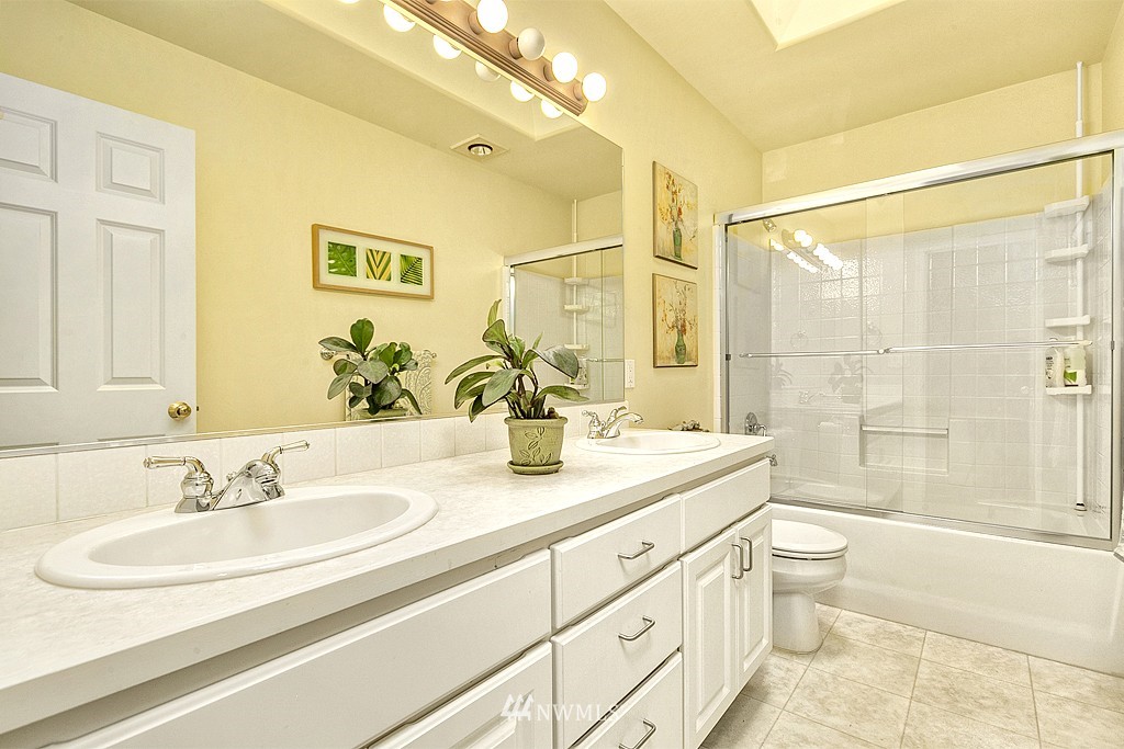 9418 Northeast 174th Place Bothell, WA 98011 - Photo 14 of 15 Gallery Image 14