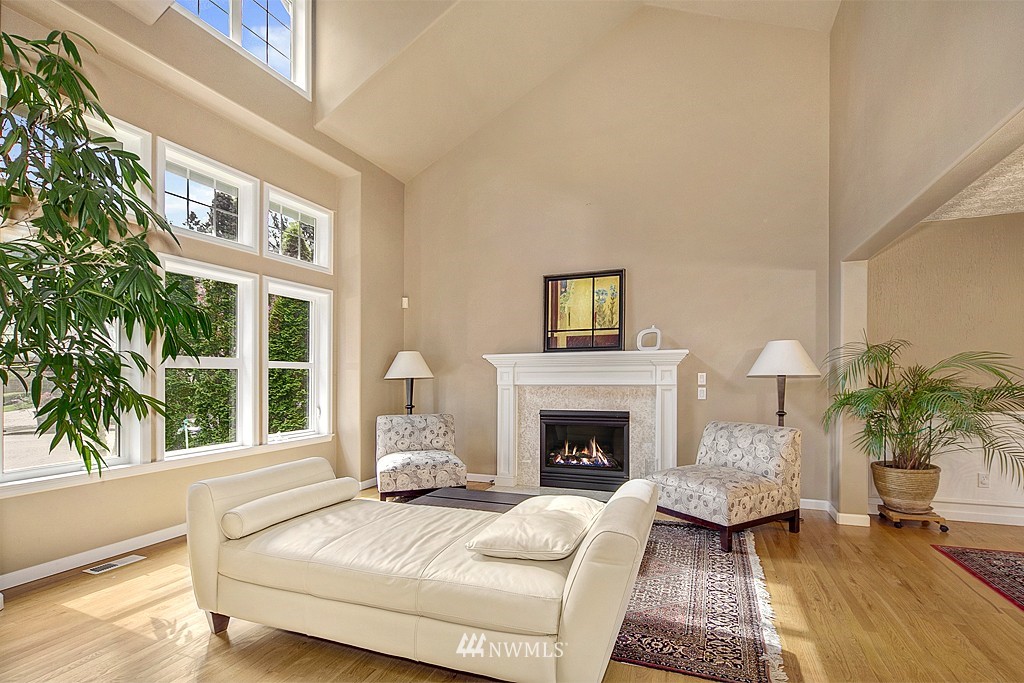 9418 Northeast 174th Place Bothell, WA 98011 - Photo 3 of 15 Gallery Image 3