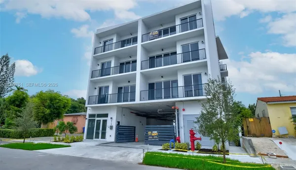 $3,750 | 2010 Southwest 25th Terrace, Unit 404, Miami, FL 33133