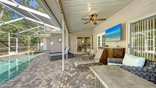 a view of a house with backyard