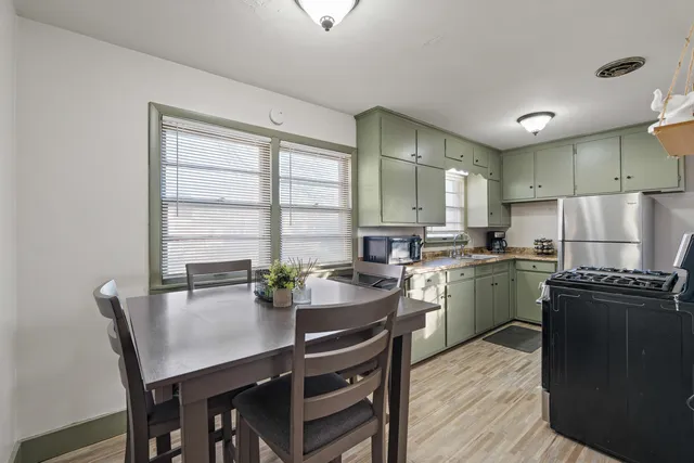 $142,000 | 1910 West Pleasant Street, Davenport, IA 52804