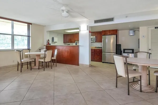 $1,900 | 1009 North Ocean Boulevard, Unit 411, Pompano Beach, FL 33062