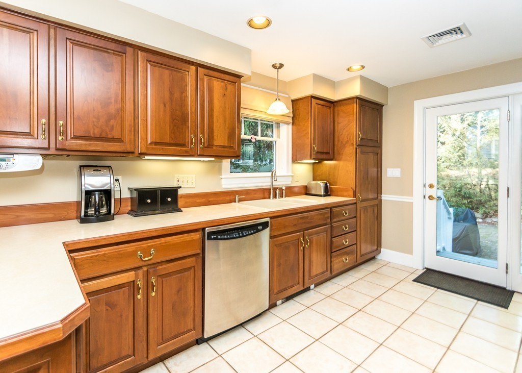 16 Edgebrook Road Framingham, MA 01701 - Photo 5 of 30