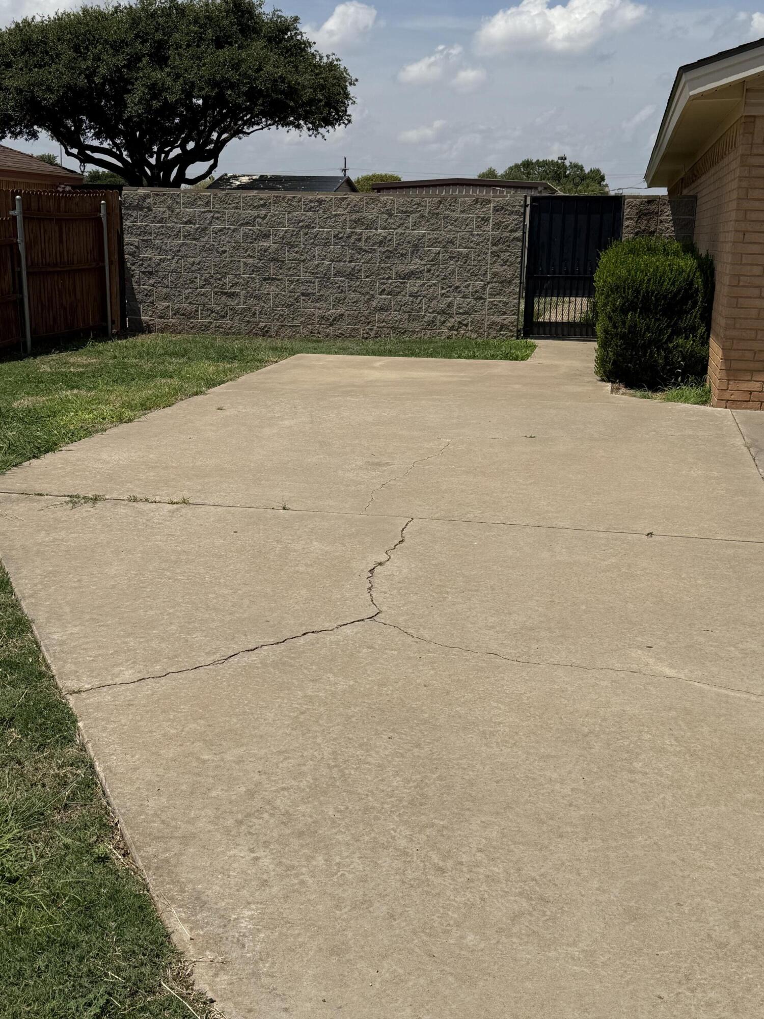 6004 68th Street Lubbock, TX 79424 - Photo 3 of 17 a view of outdoor space and ocean view