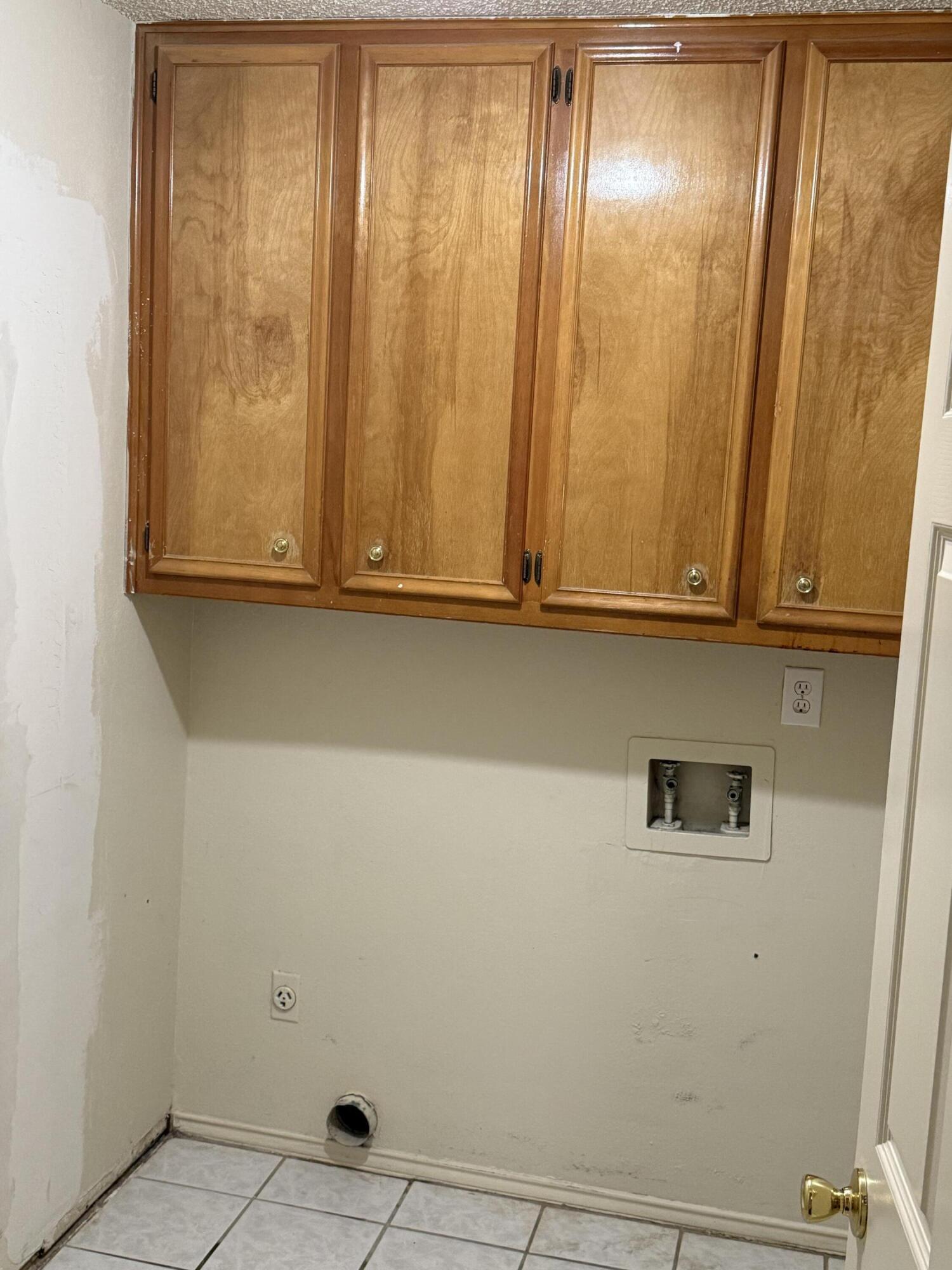 6004 68th Street Lubbock, TX 79424 - Photo 10 of 17 a view of door