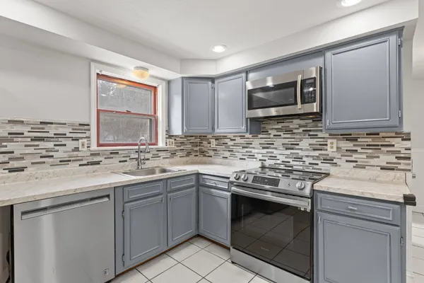 $529,900 | 83 Northeast Village Road, Concord, NH 03301