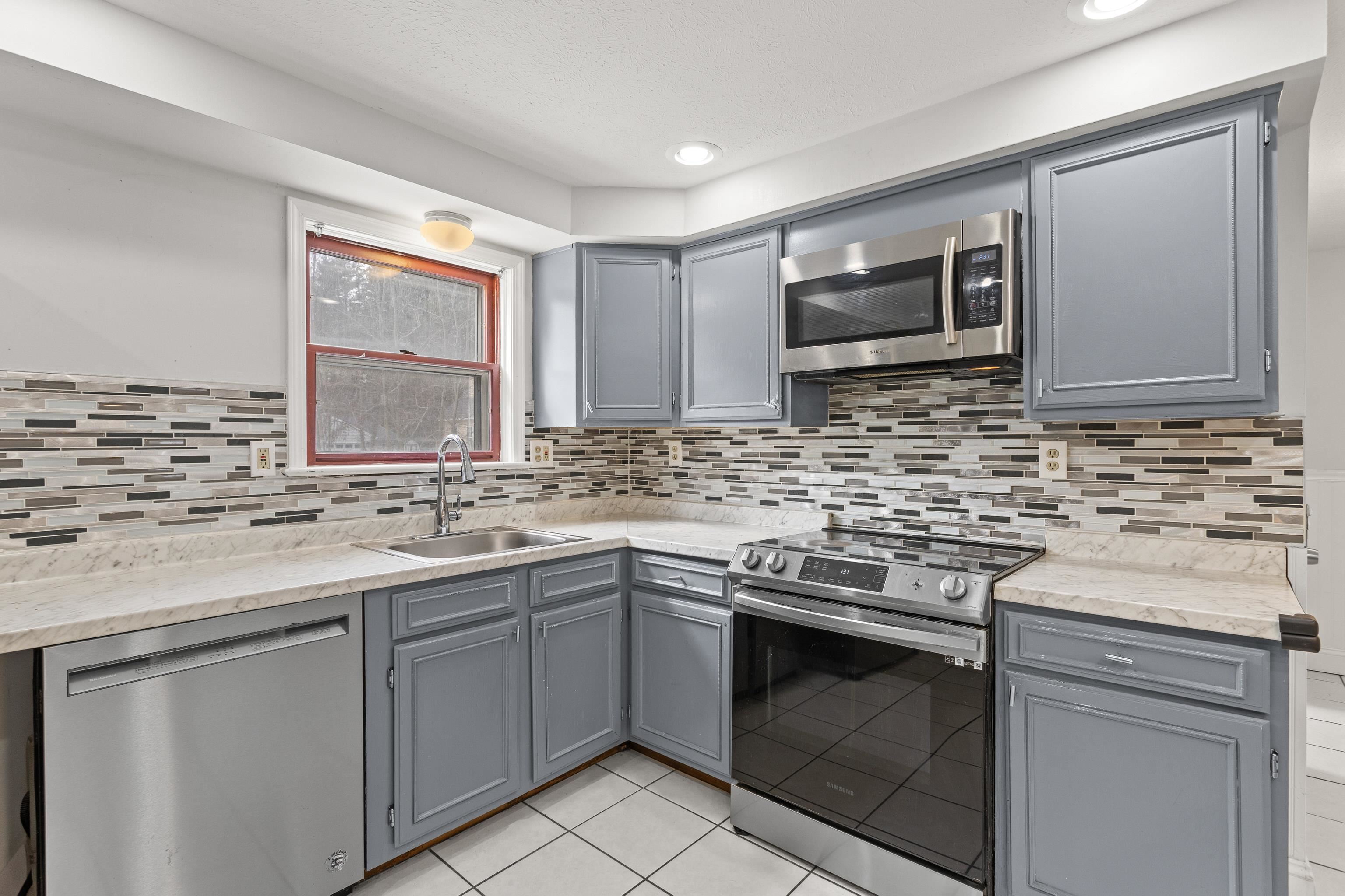 83 Northeast Village Road Concord, NH 03301 - Photo 11 of 49