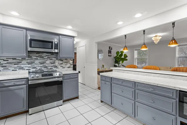 $529,900 | 83 Northeast Village Road, Concord, NH 03301