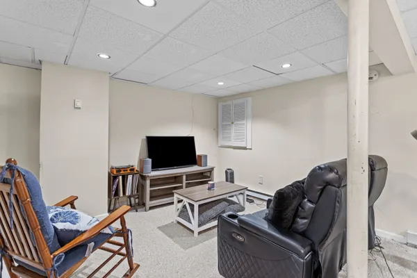 $529,900 | 83 Northeast Village Road, Concord, NH 03301