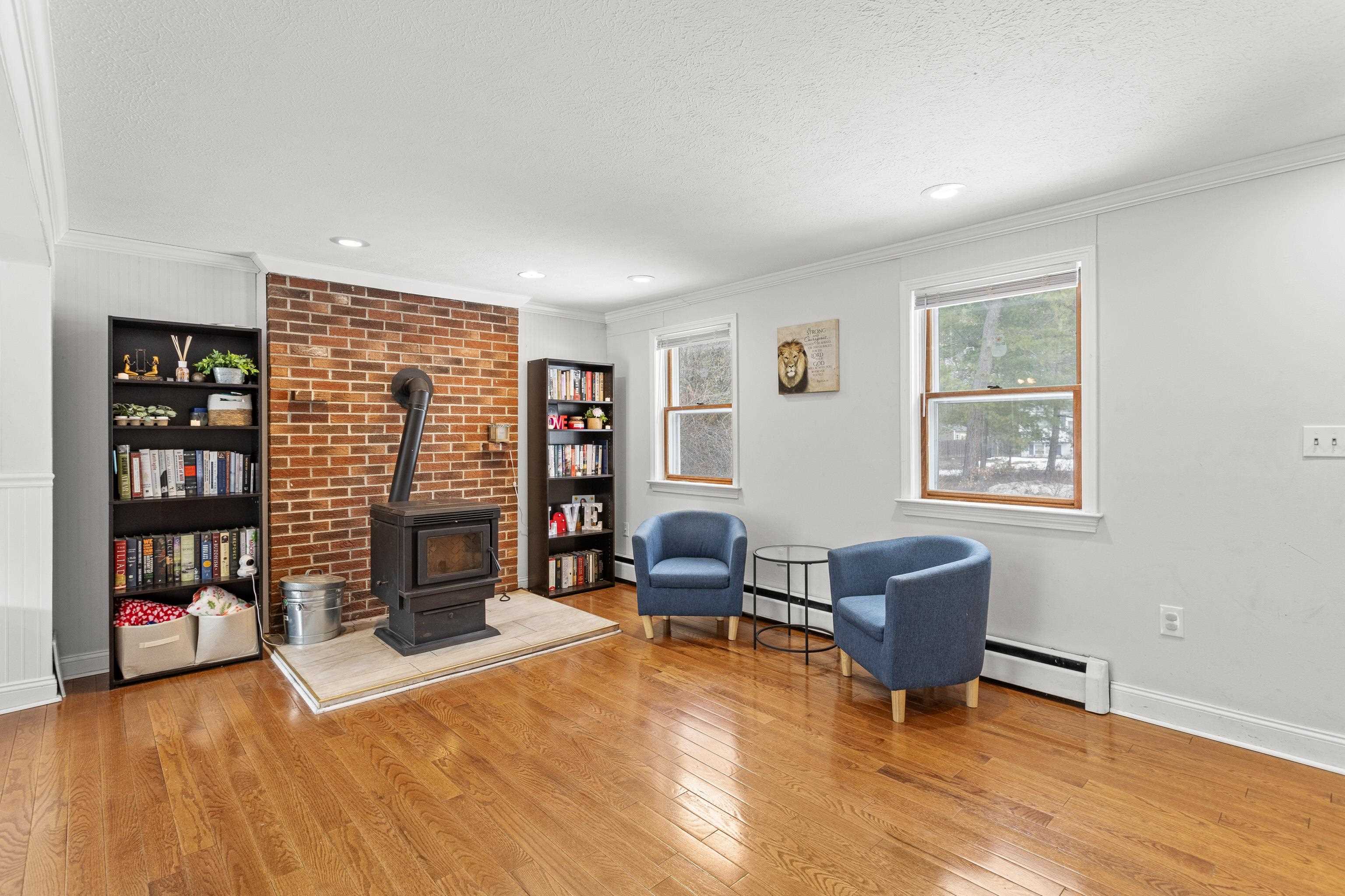 83 Northeast Village Road Concord, NH 03301 - Photo 4 of 49