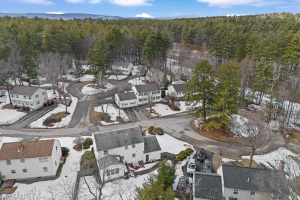 $529,900 | 83 Northeast Village Road, Concord, NH 03301