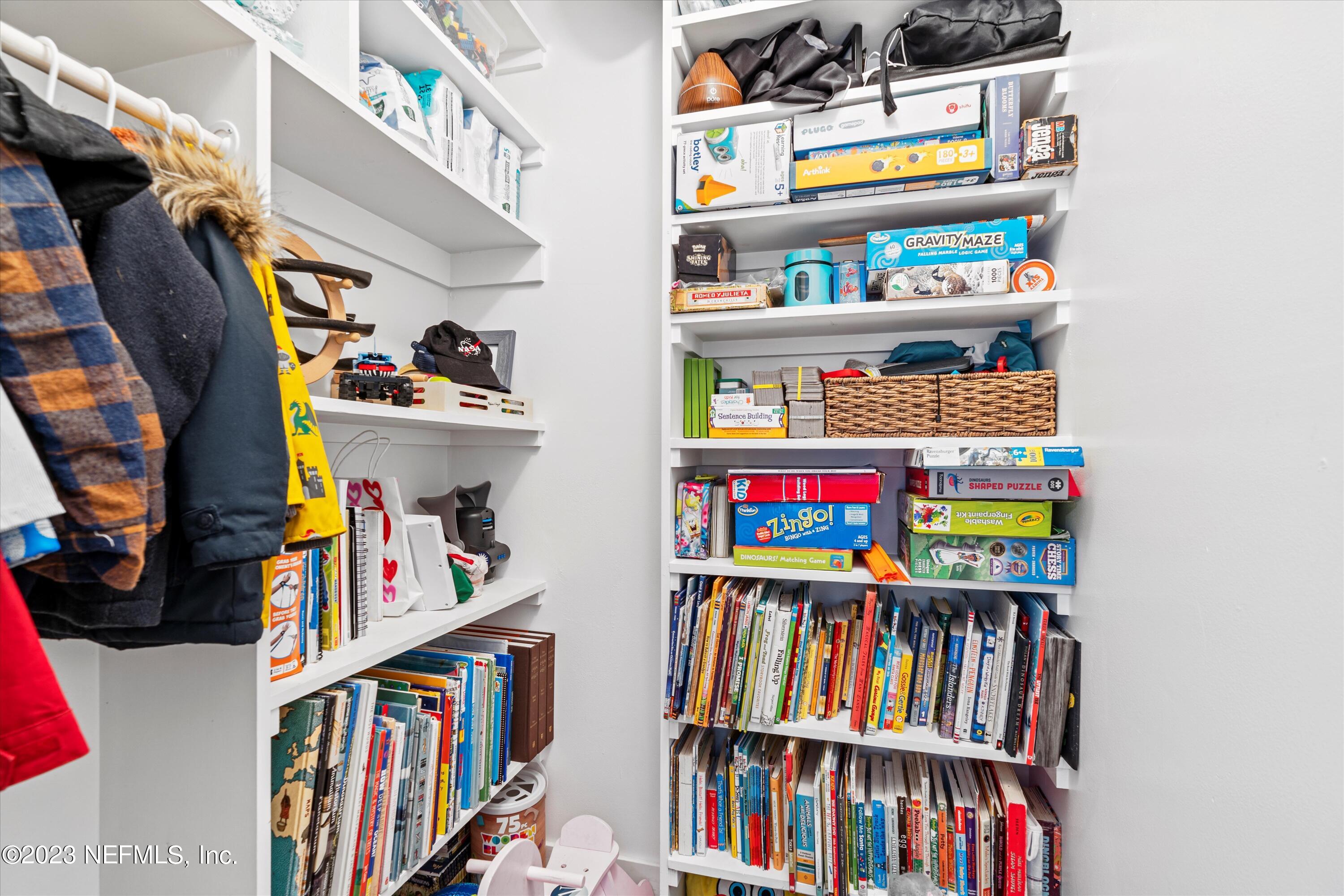 376 9th Street Atlantic Beach, FL 32233 - Photo 20 of 27 a book shelf with books and a book shelf
