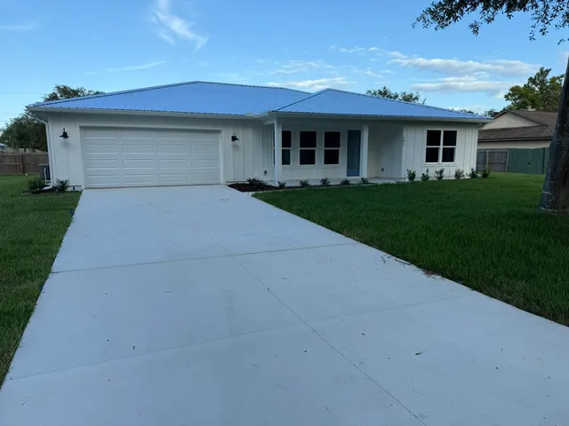 a front view of house with yard