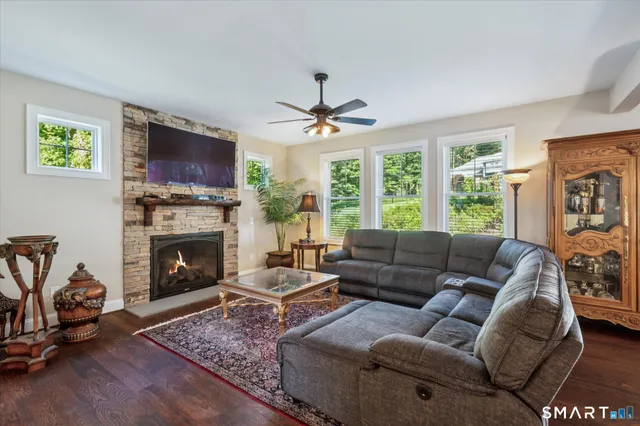 $698,600 | 51 Hendricks Lane, Simsbury, CT 06070