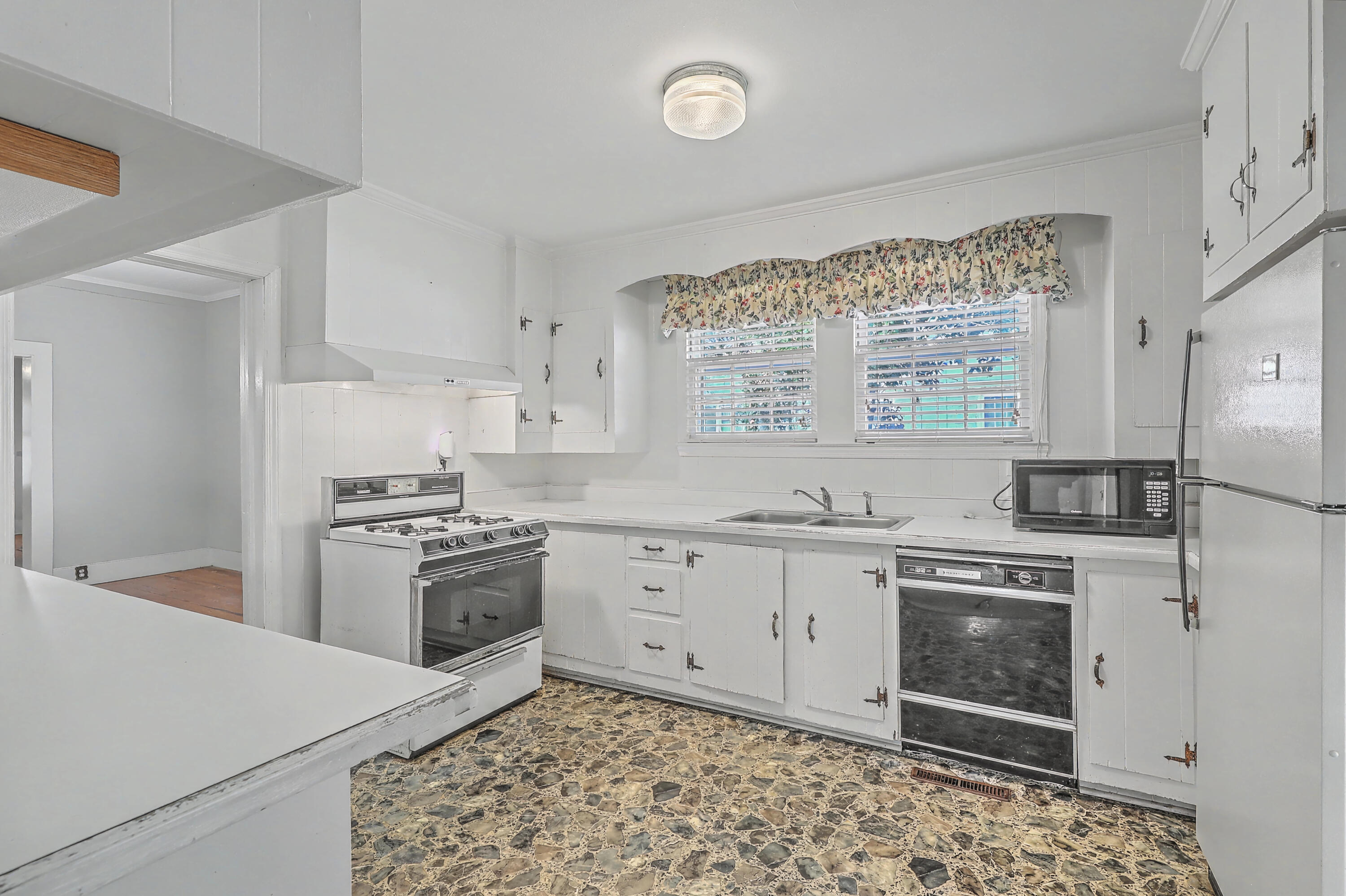 427 Carn Street Walterboro, SC 29488 - Photo 23 of 46 23_0W7A4857_58_59_60_61_62_63