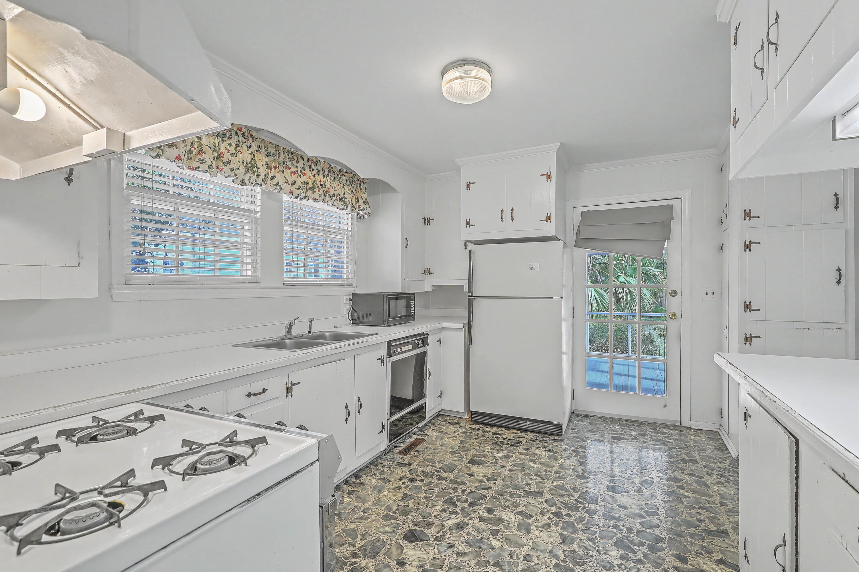 427 Carn Street Walterboro, SC 29488 - Photo 24 of 46 24_0W7A4864_65_66_67_68_69_70