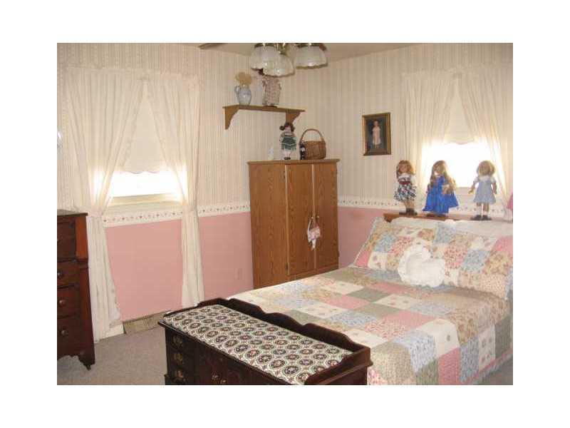 8333 Rahke Road Indianapolis, IN 46217 - Photo 4 of 10 Gallery Image 4