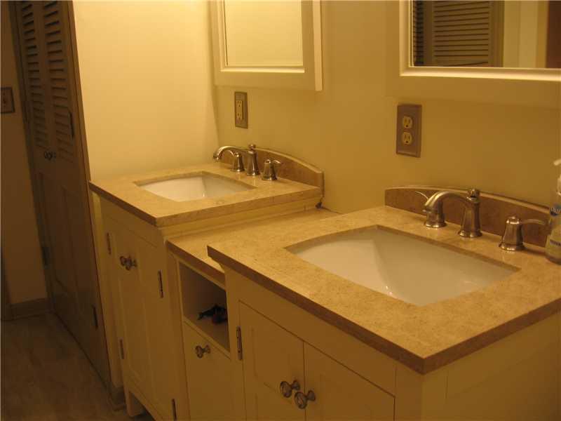 8333 Rahke Road Indianapolis, IN 46217 - Photo 7 of 10 Gallery Image 7