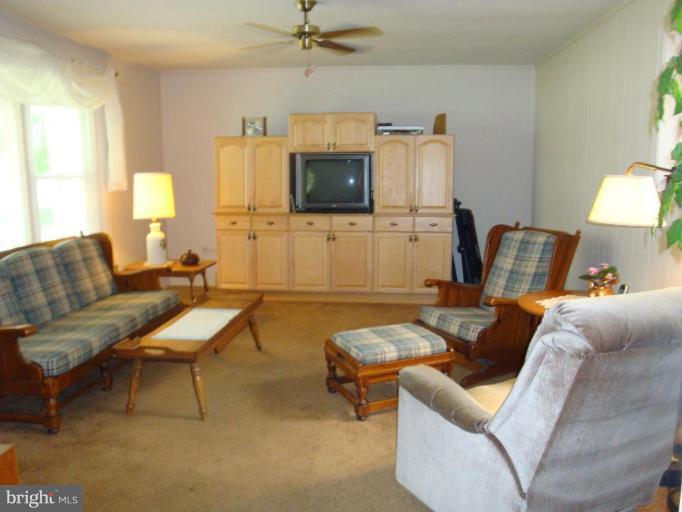 731 Petersburg Road Davidsonville, MD 21035 - Photo 6 of 16 Living Room