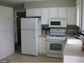 176 Wave Road Manahawkin, NJ 08050 - Photo 4 of 19