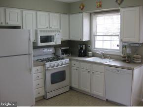 176 Wave Road Manahawkin, NJ 08050 - Photo 5 of 19