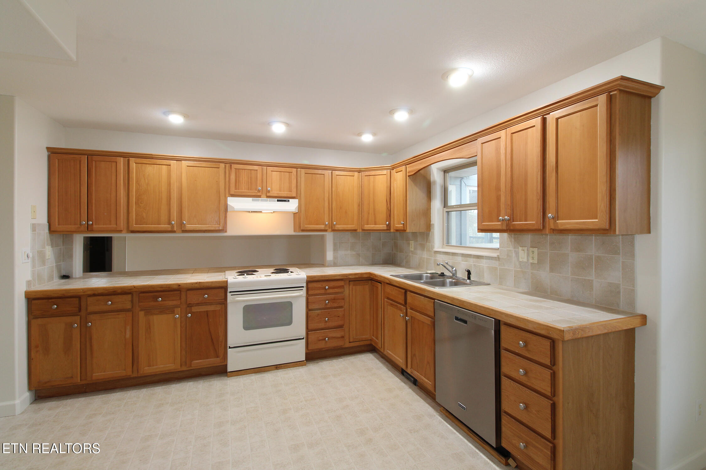 211 Sequoyah Trail Rutledge, TN 37861 - Photo 10 of 58 IMG_0152
